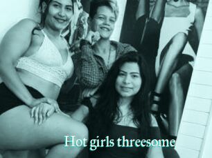 Hot_girls_threesome