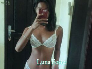 Luna_Foster