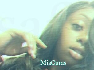 MiaCums