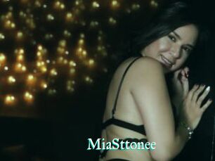 MiaSttonee