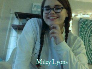 Miley_Lyons