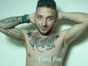 Tomy_Fox